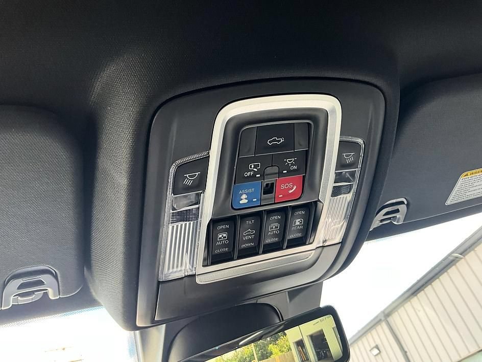 Used 2023 RAM 1500 Limited AWD/4WD image 31