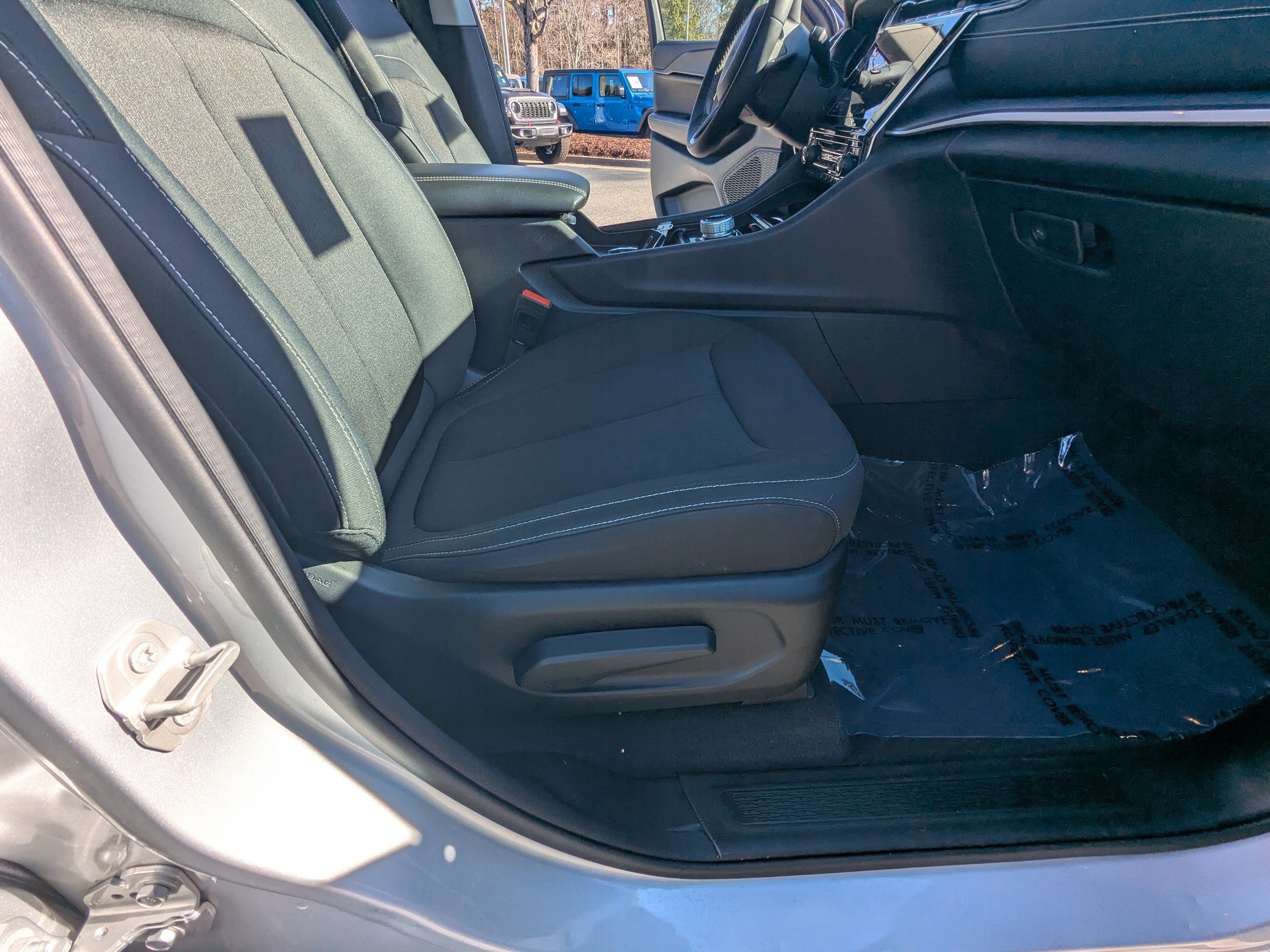 Certified 2023 Jeep Grand Cherokee Laredo X image 13