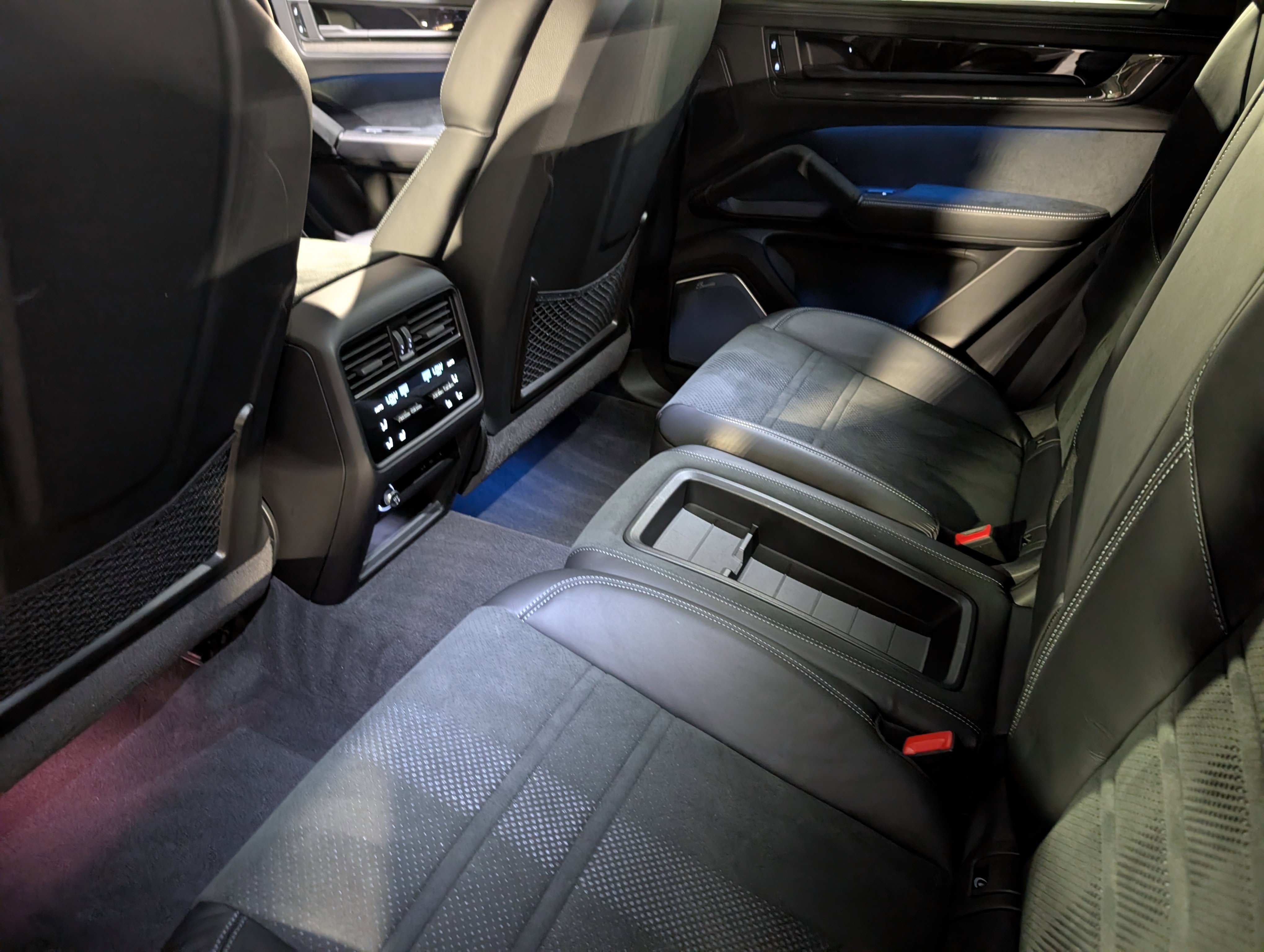 Certified 2025 Porsche Cayenne Turbo GT AWD/4WD image 23