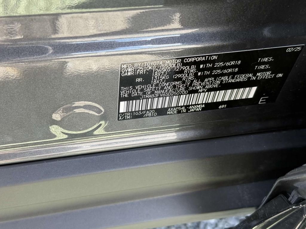 Used 2025 Toyota RAV4 SE image 31