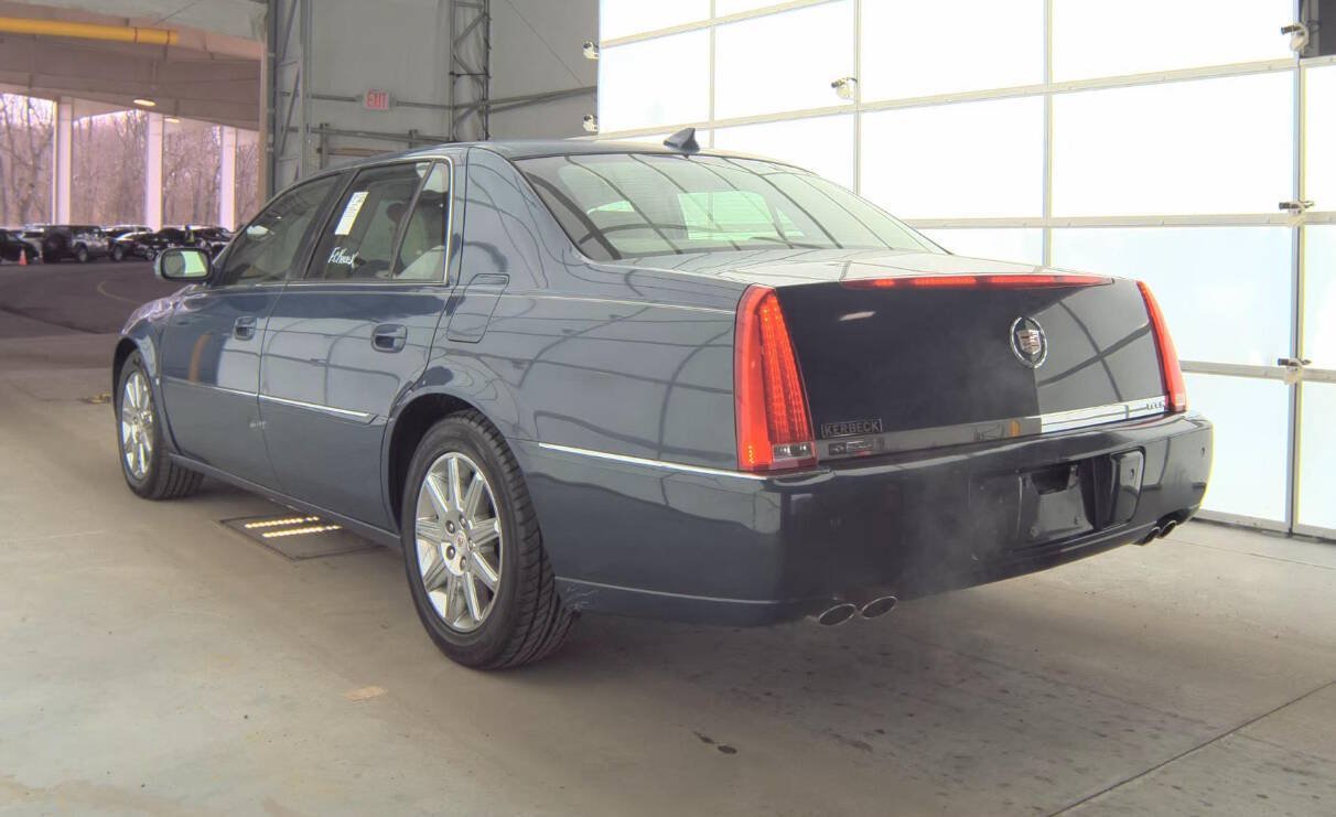 Used 2009 Cadillac DTS FWD image 16