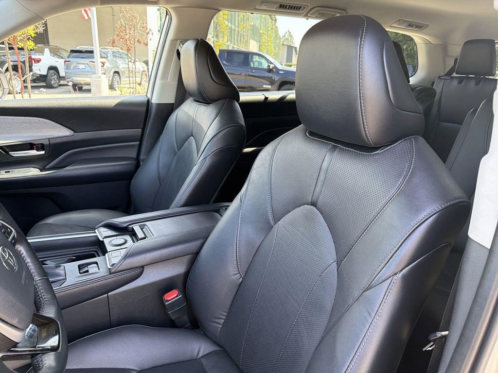 Used 2024 Toyota Grand Highlander Limited image 23