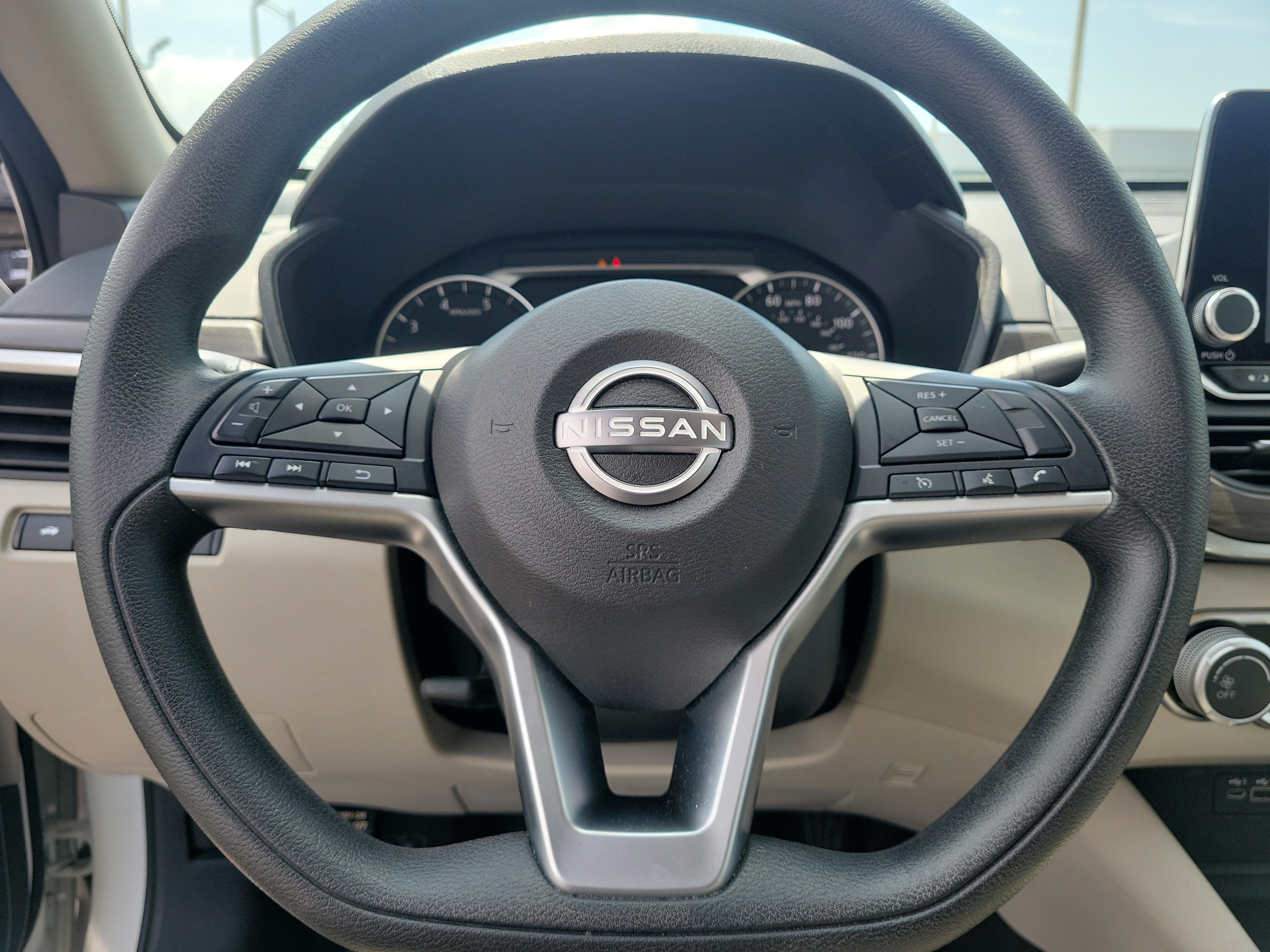 Used 2025 Nissan Altima 2.5 SV FWD image 18