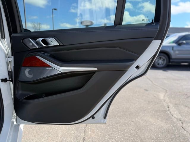 Used 2024 BMW ALPINA XB7 image 22