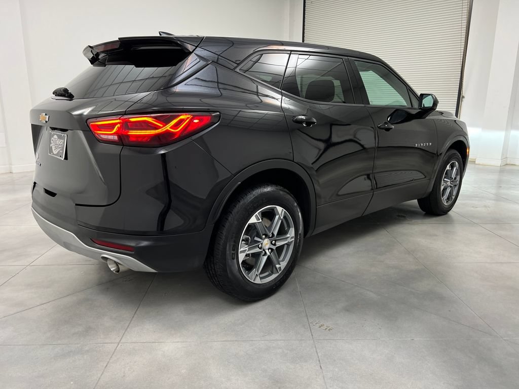 Used 2025 Chevrolet Blazer LT FWD image 9