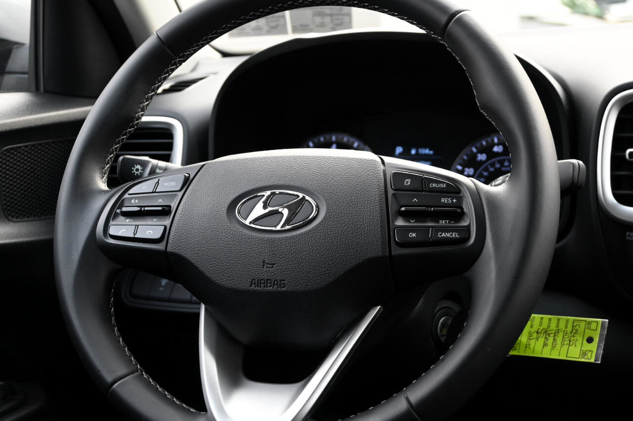 Used 2022 Hyundai Venue SEL image 25