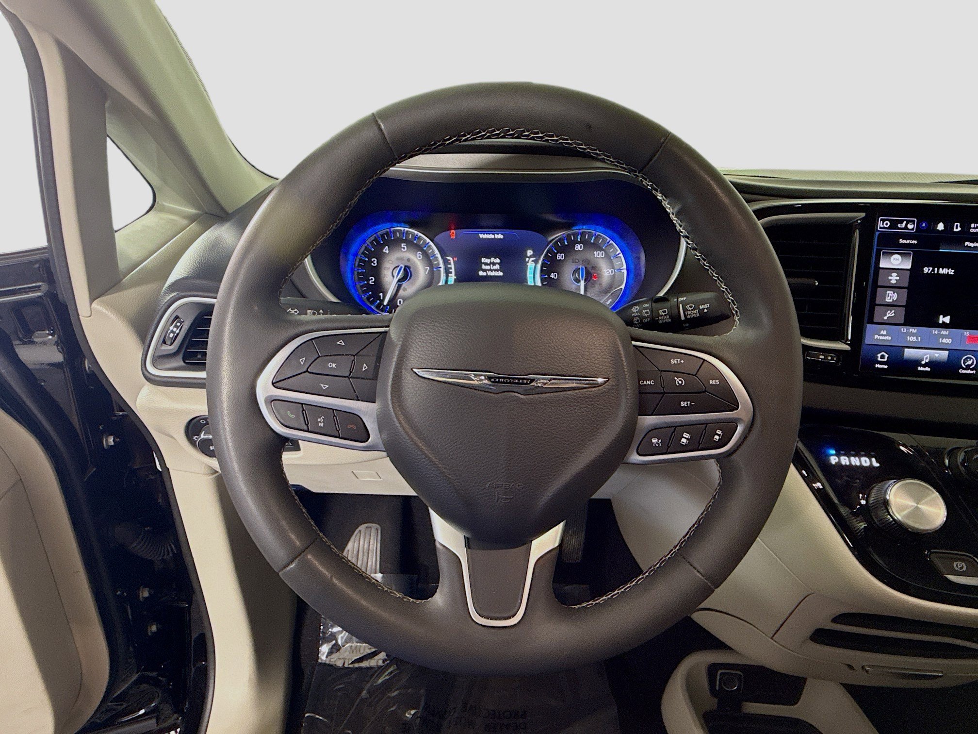 Used 2024 Chrysler Pacifica Touring-L FWD image 13