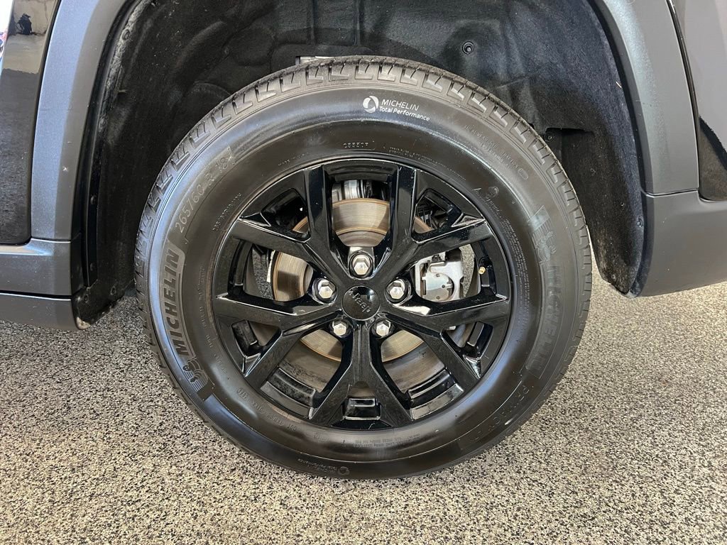 Used 2024 Jeep Grand Cherokee Altitude image 22