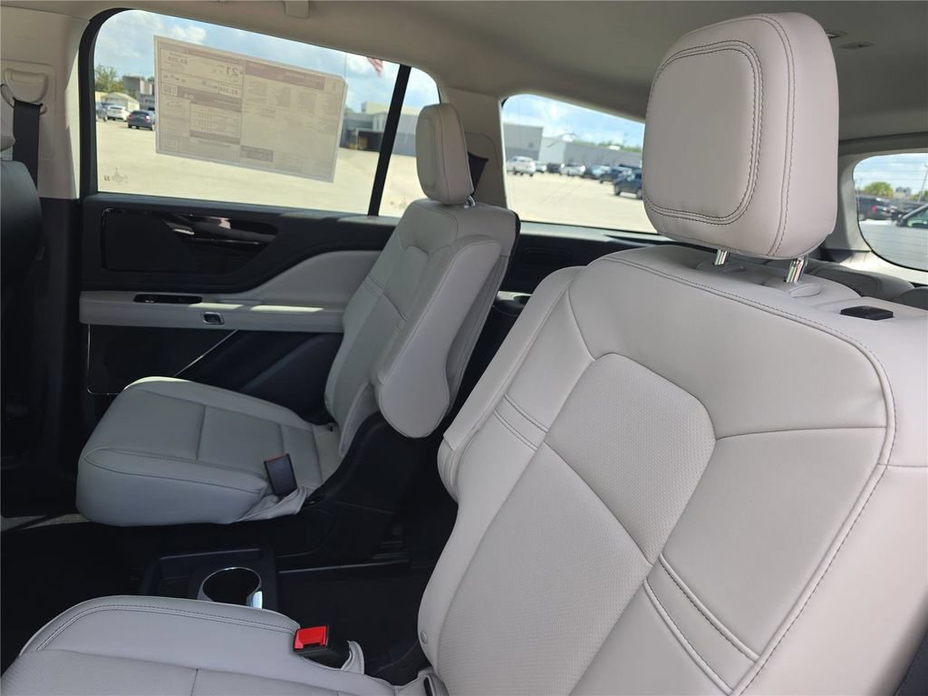 New 2026 Lincoln Aviator 2WD image 12