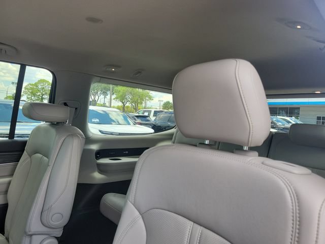 Used 2024 Jeep Wagoneer Series III AWD/4WD image 18