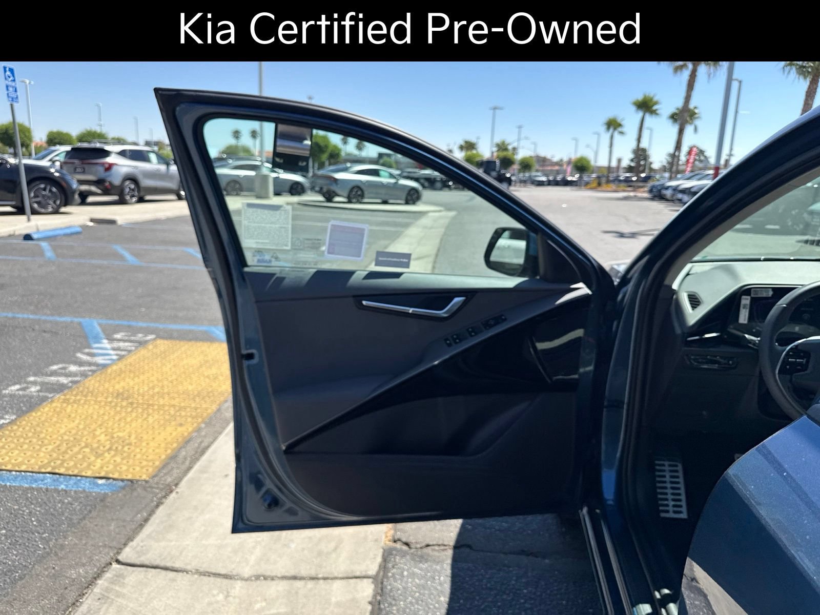 Certified 2025 Kia Niro EX Touring FWD image 16