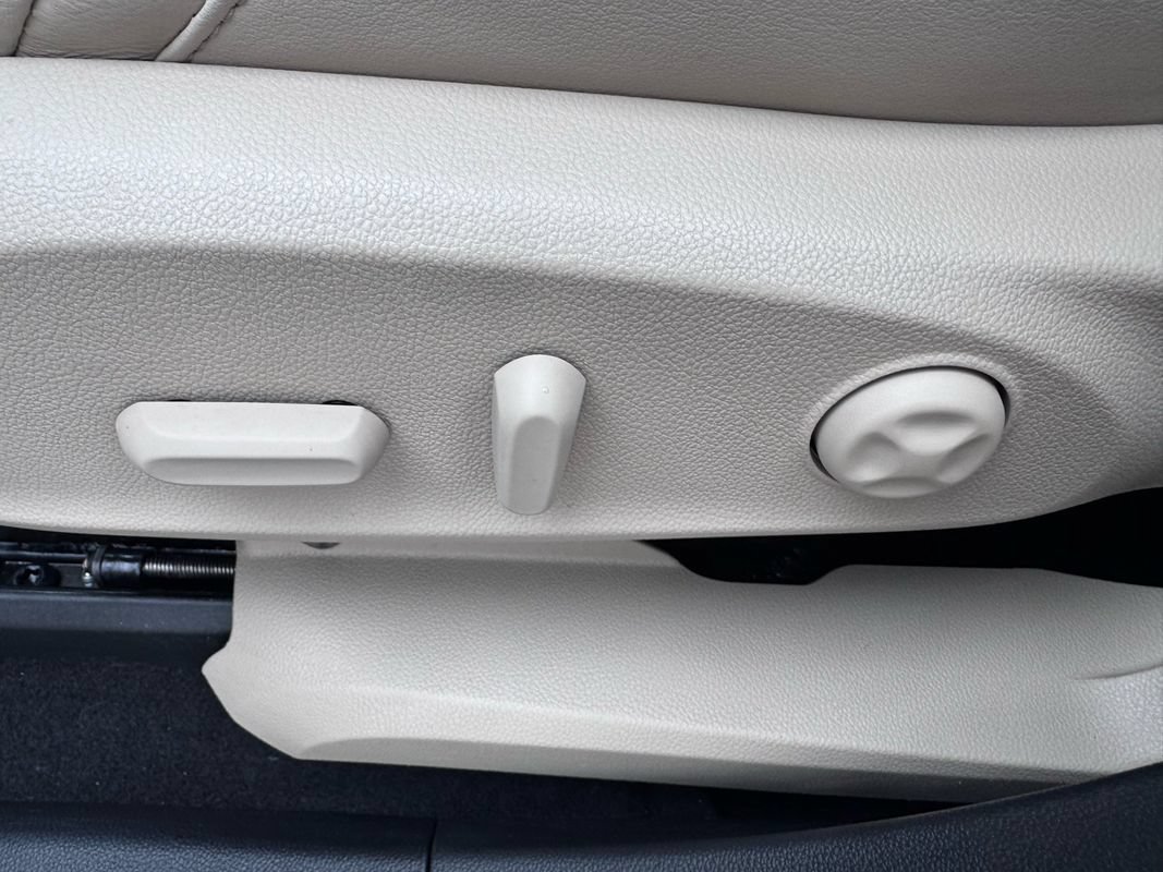 Used 2020 Buick Envision Premium w/ LPO, Cargo Package AWD/4WD image 14