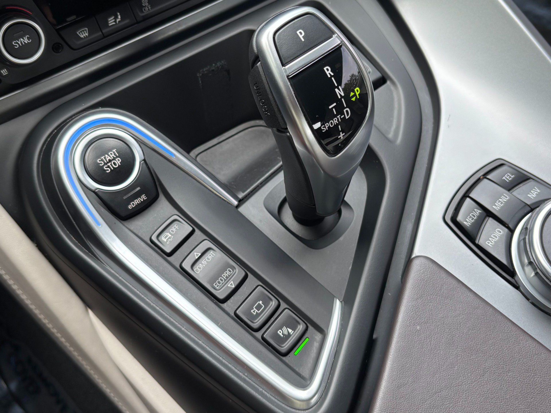Used 2015 BMW i8 AWD/4WD image 29