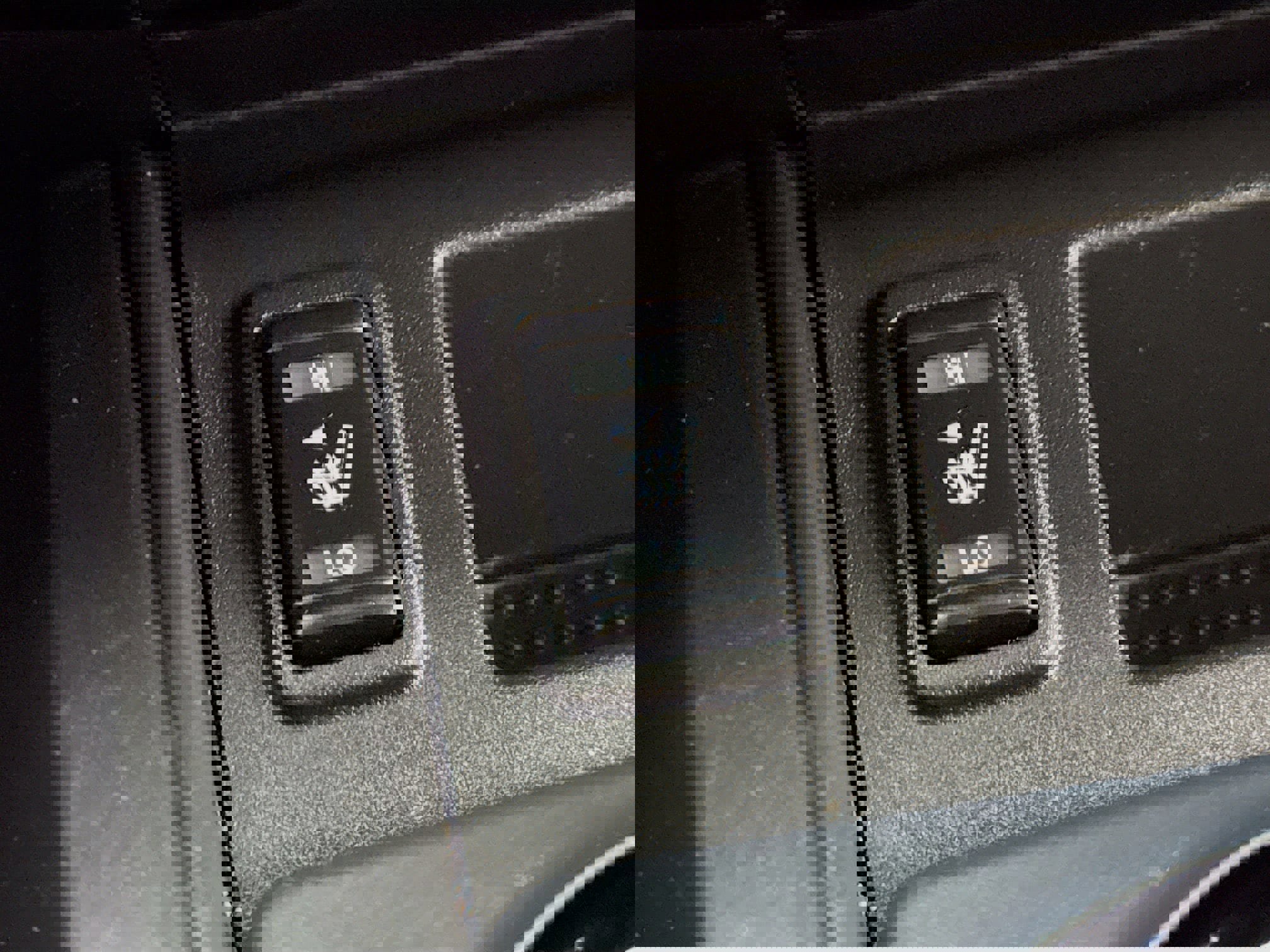 Used 2024 Nissan Titan PRO-4X w/ Pro-4x Convenience Package image 4