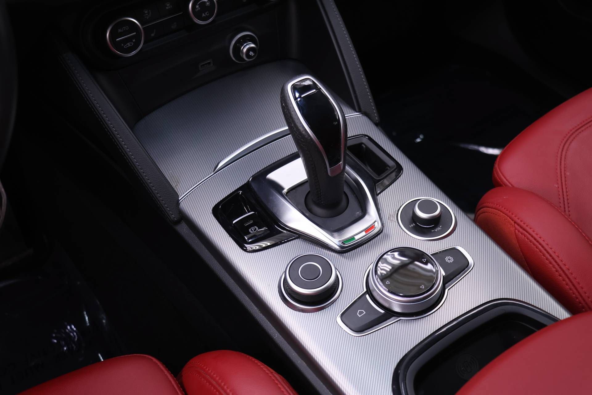 Certified 2024 Alfa Romeo Stelvio Veloce AWD/4WD image 16