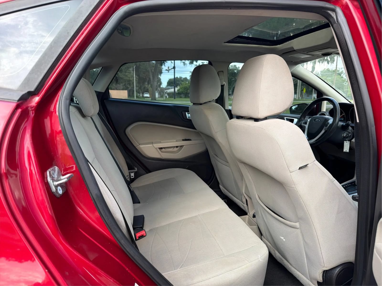 Used 2015 Ford Fiesta SE FWD image 14