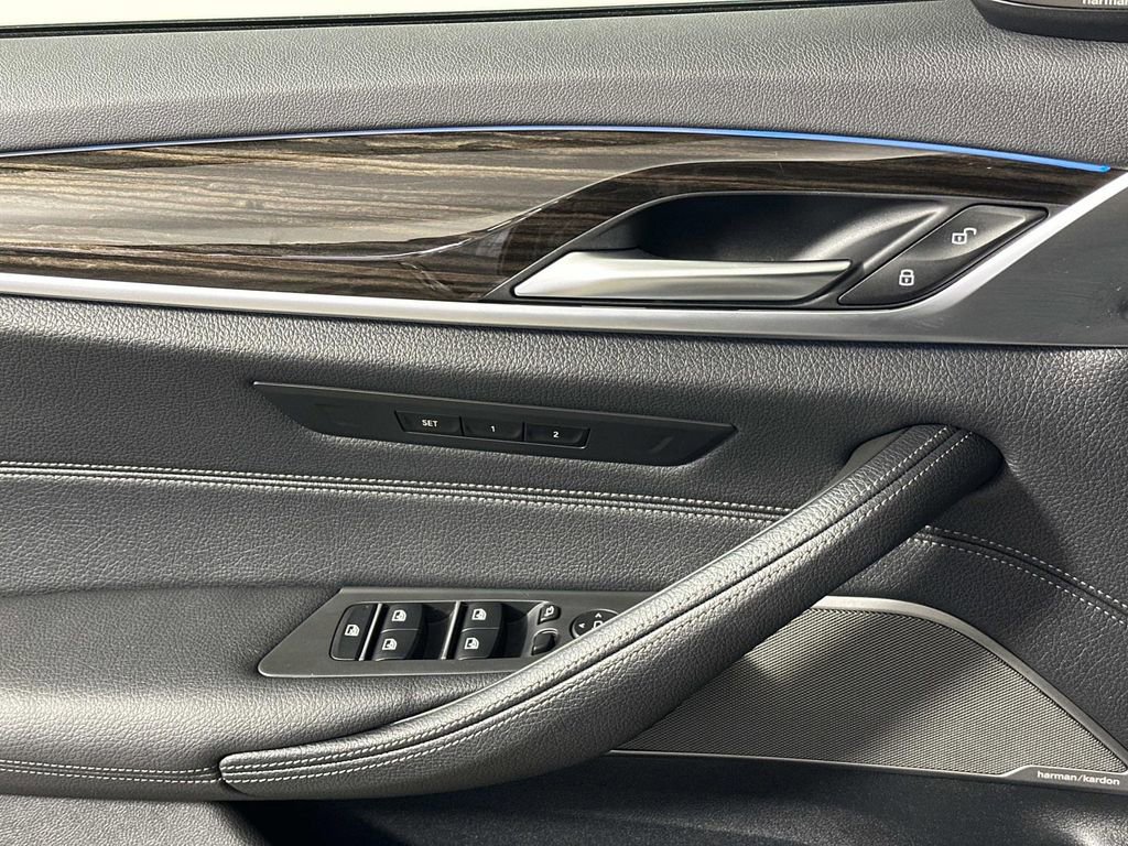 Used 2023 BMW 530e xDrive w/ Premium Package image 24