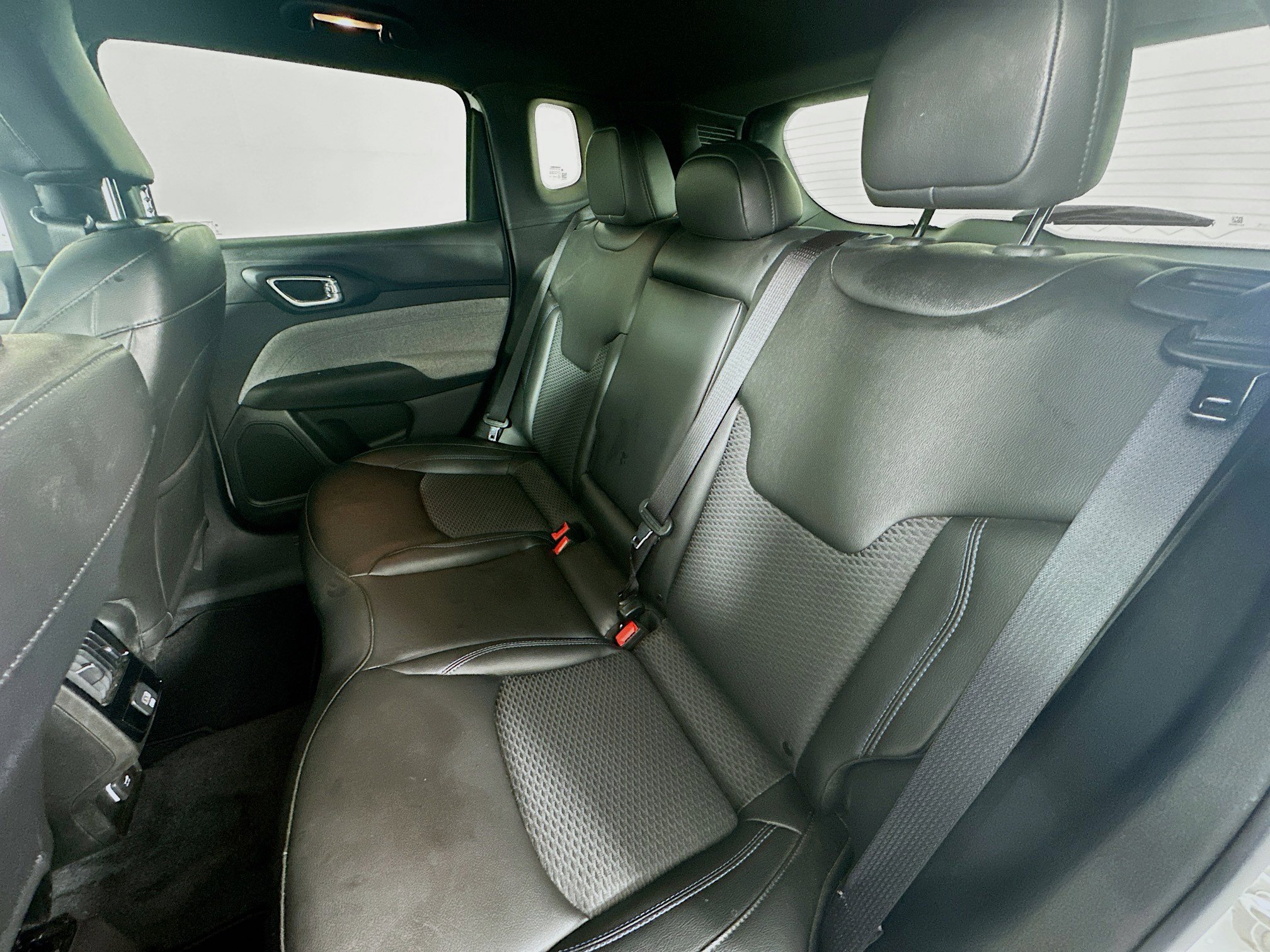 Certified 2025 Jeep Compass Latitude image 30