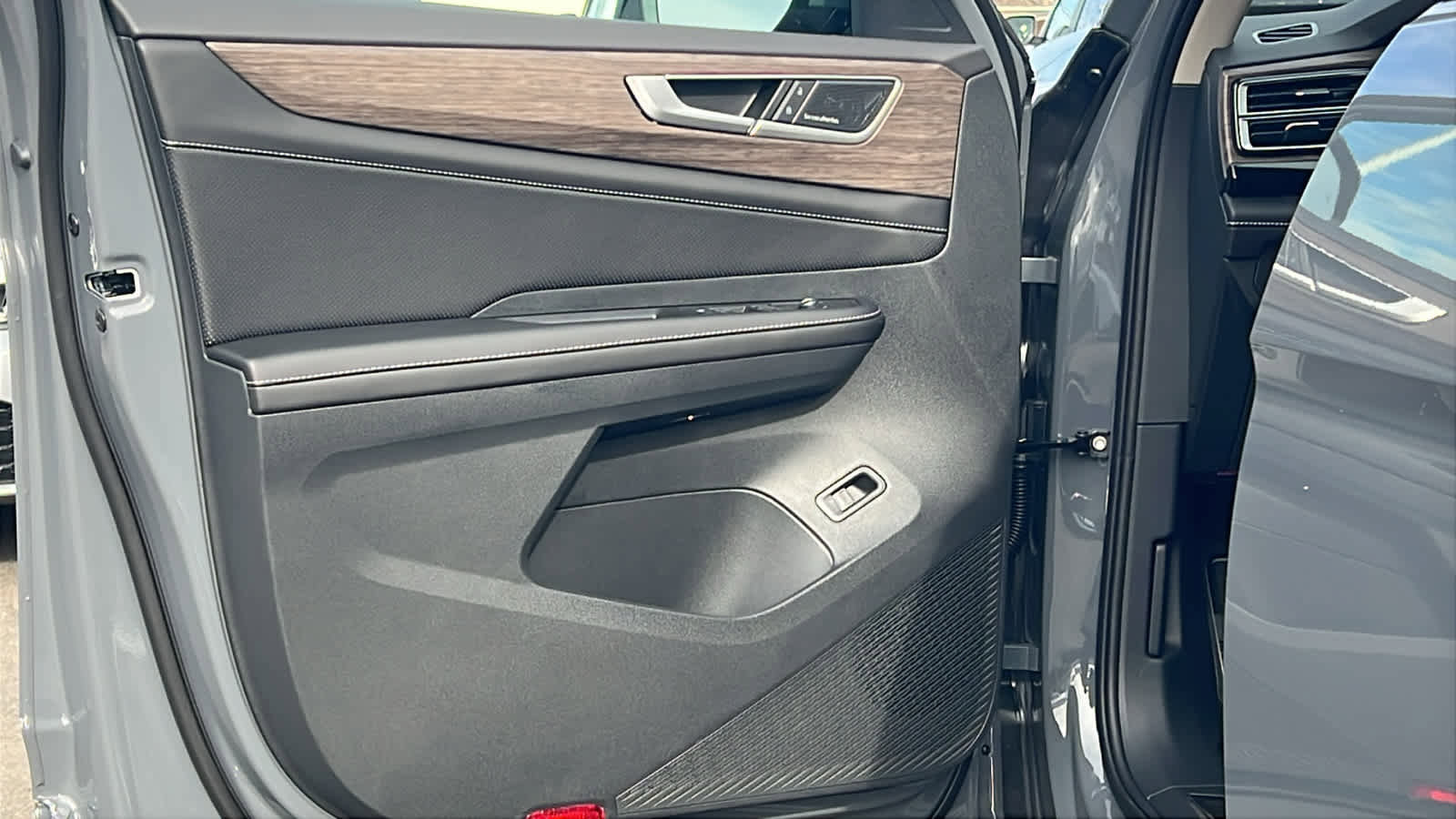 New 2026 Volkswagen Atlas SEL Premium R-Line image 23