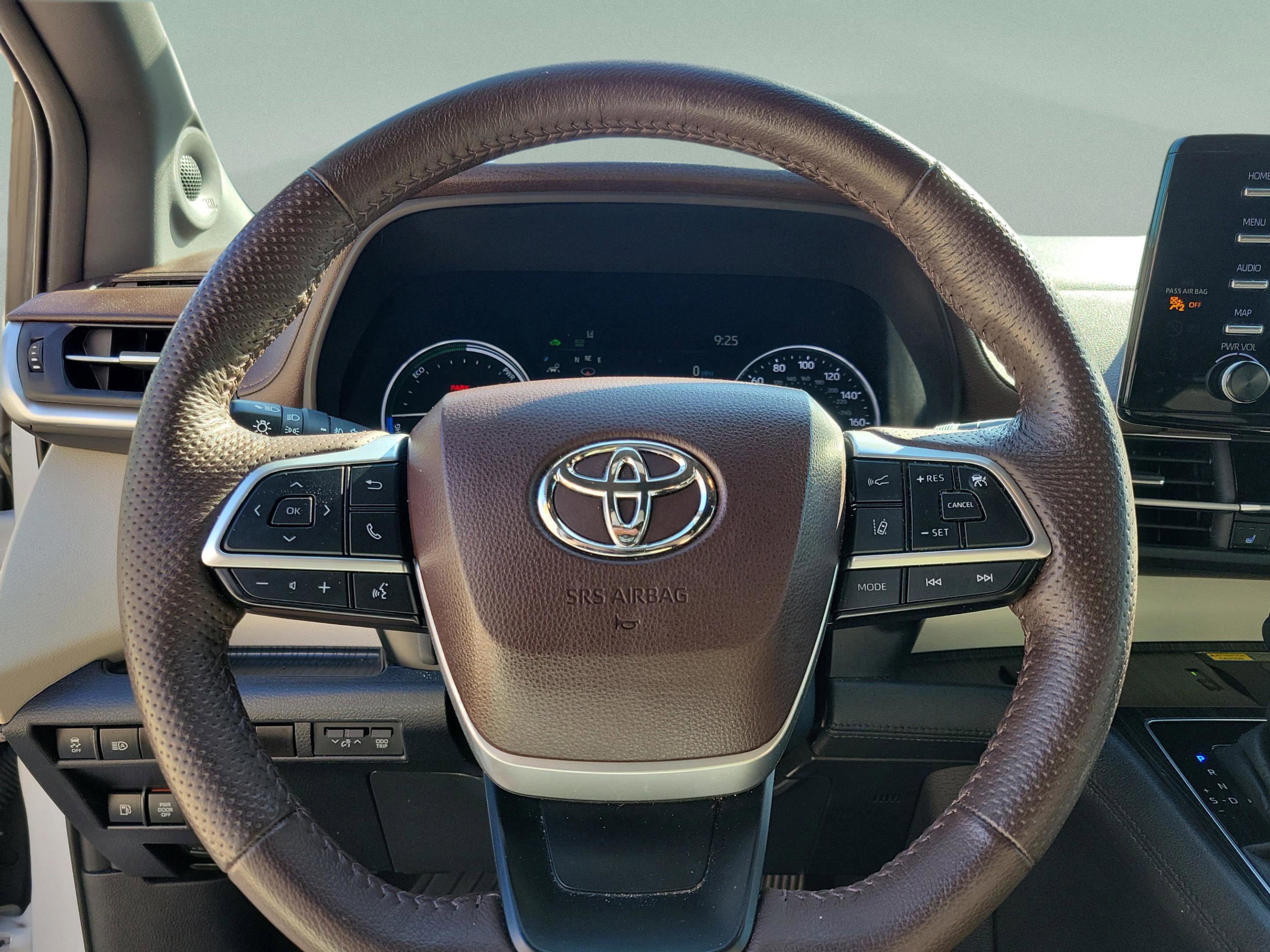 Certified 2023 Toyota Sienna Platinum FWD image 24