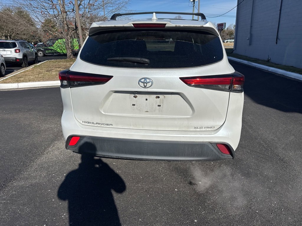 Used 2022 Toyota Highlander XLE image 7