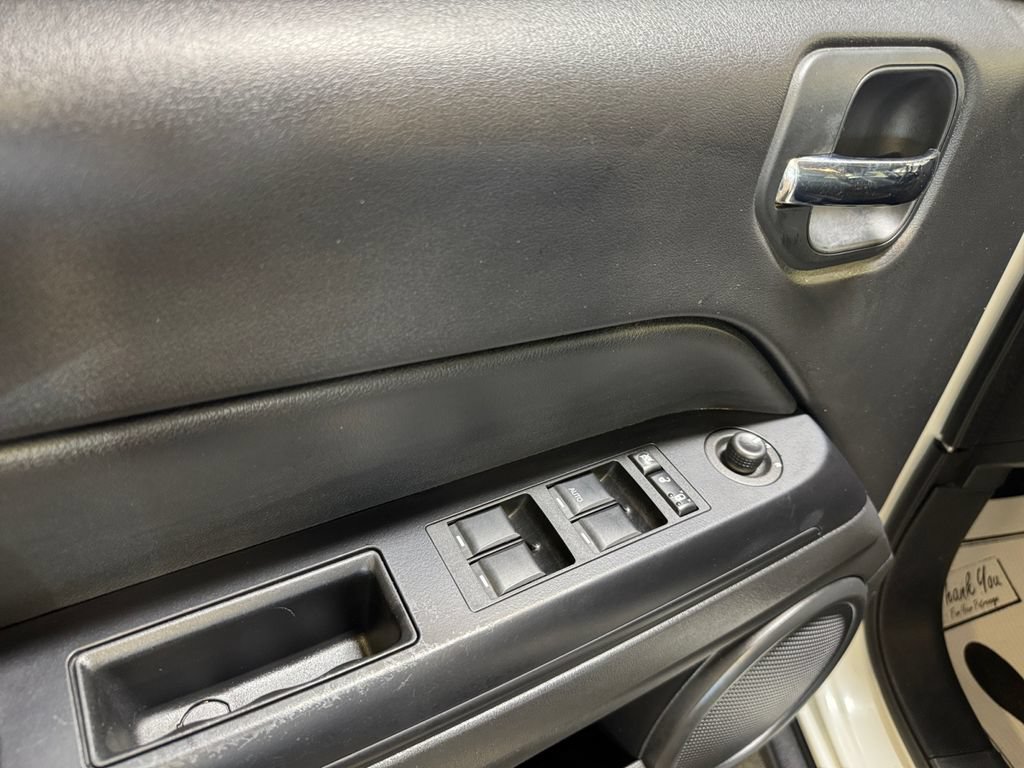 Used 2015 Jeep Patriot High Altitude AWD/4WD image 14
