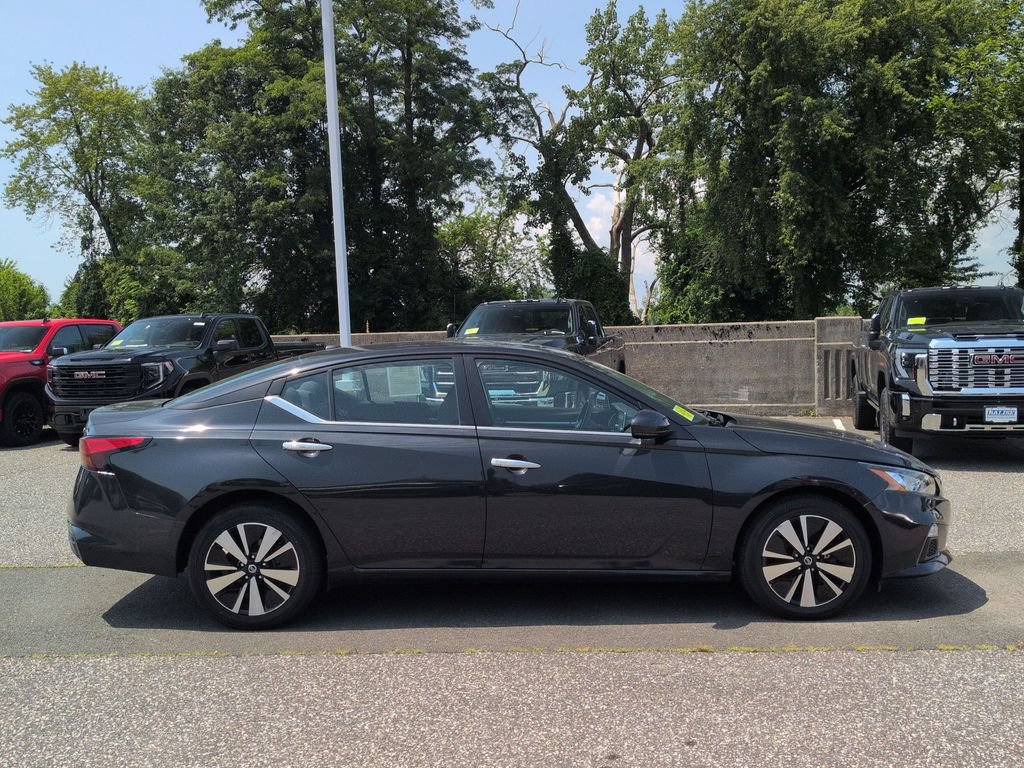 Used 2022 Nissan Altima 2.5 SV w/ SV Premium Package AWD/4WD image 2