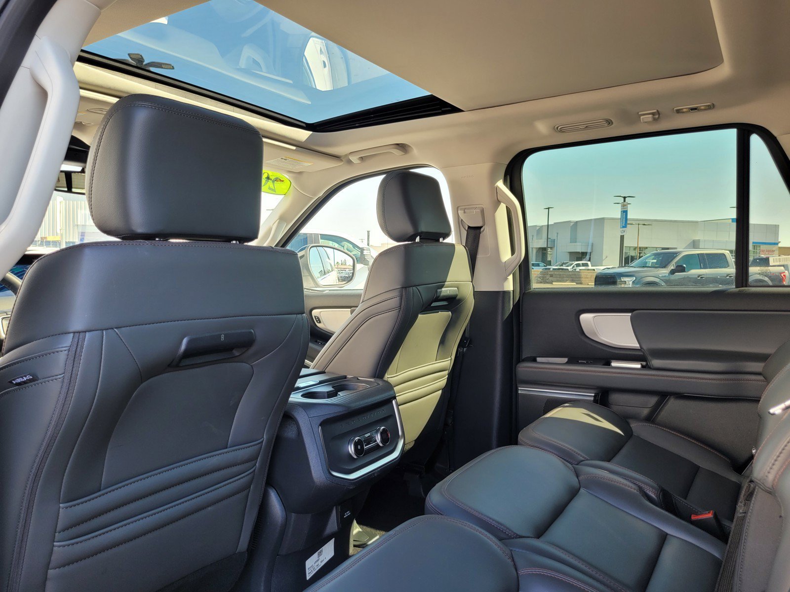 Used 2025 Ford Expedition Active AWD/4WD image 15