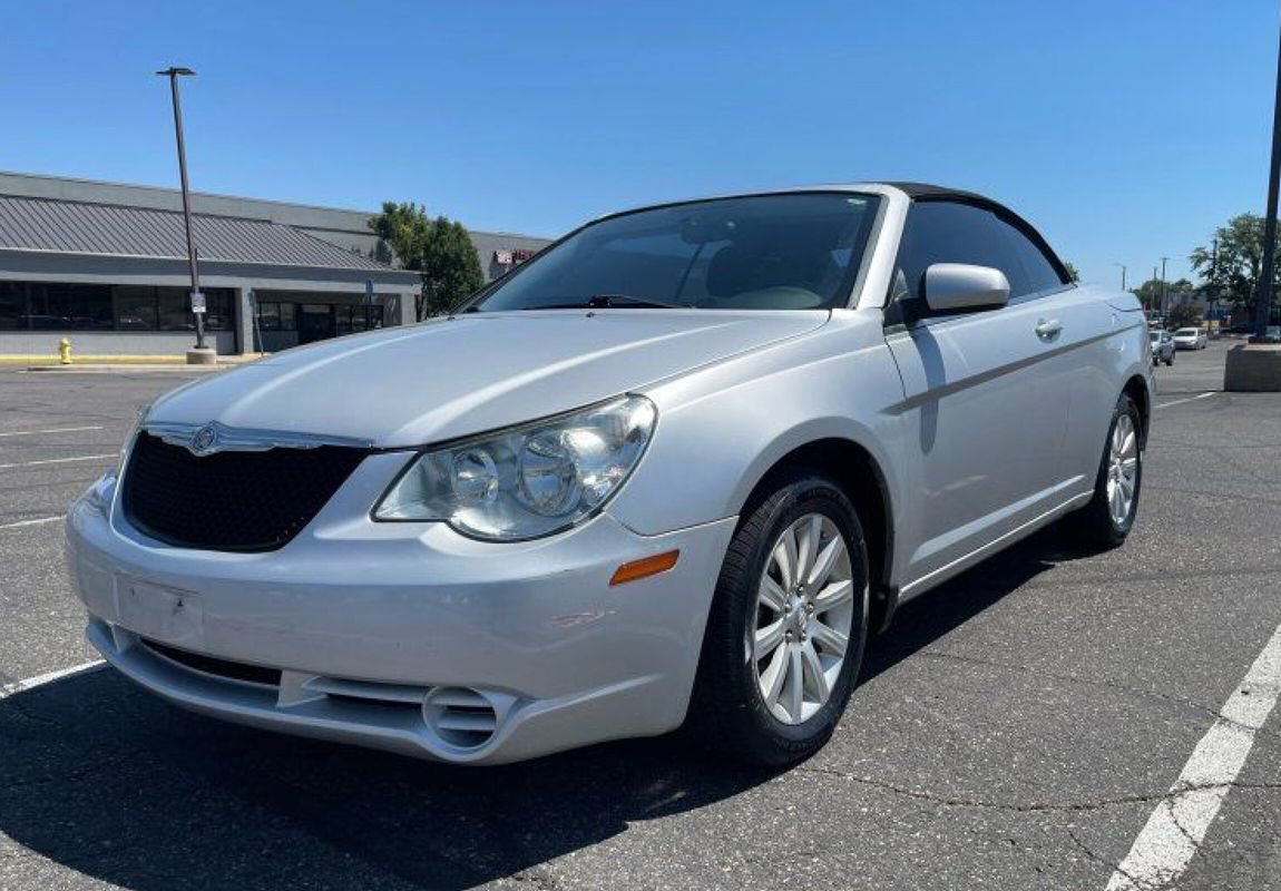 Used 2010 Chrysler Sebring Touring image 17