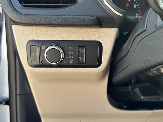 Used 2022 Ford Escape SE w/ SE Sport Appearance Package image 31