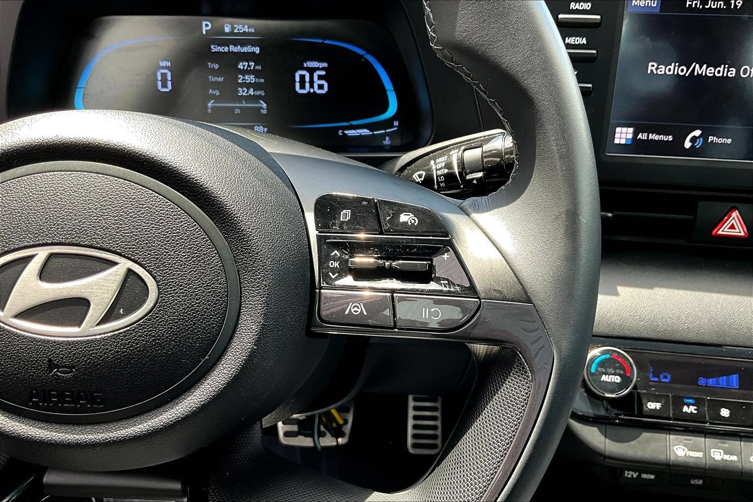Used 2025 Hyundai Elantra Sport FWD image 14
