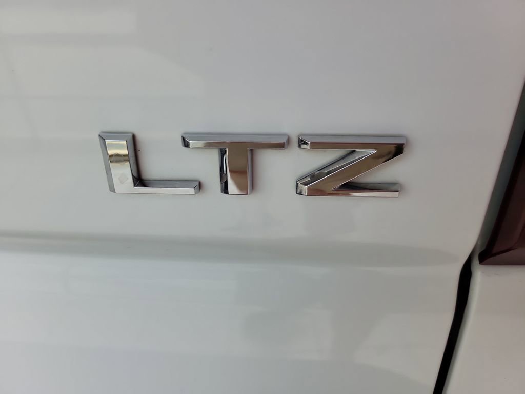 Used 2019 Chevrolet Silverado 1500 LTZ w/ LTZ Plus Package AWD/4WD image 12
