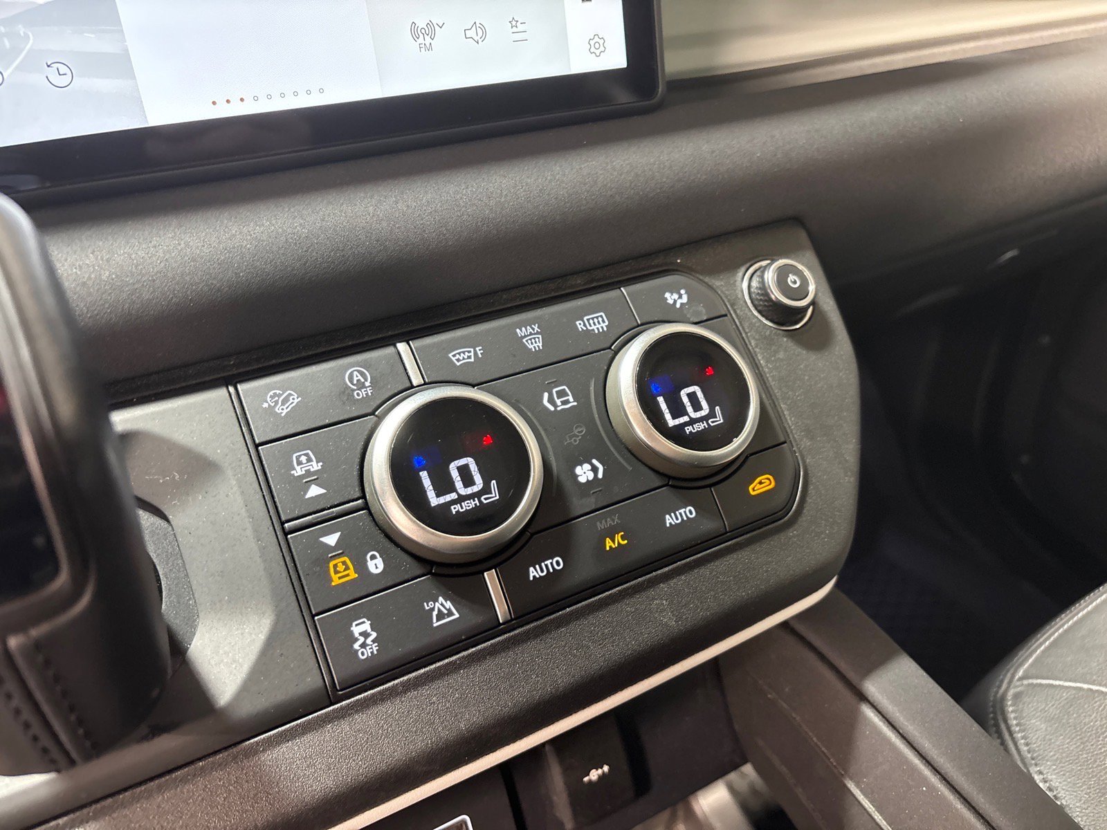 Used 2023 Land Rover Defender 90 S AWD/4WD image 15