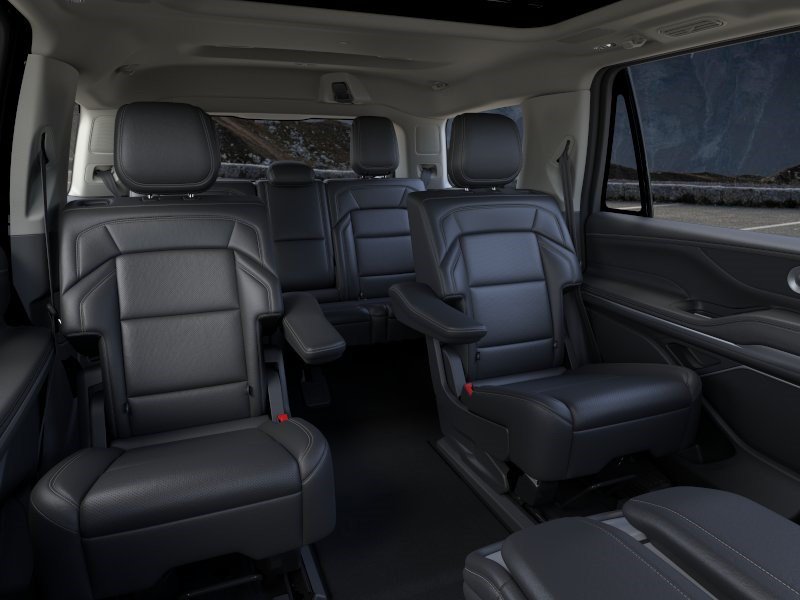 Used 2026 Lincoln Navigator Reserve AWD/4WD image 11