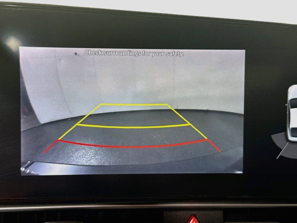 Used 2021 Hyundai Elantra Limited FWD image 18