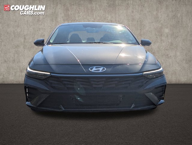 Certified 2025 Hyundai Elantra SEL FWD image 2