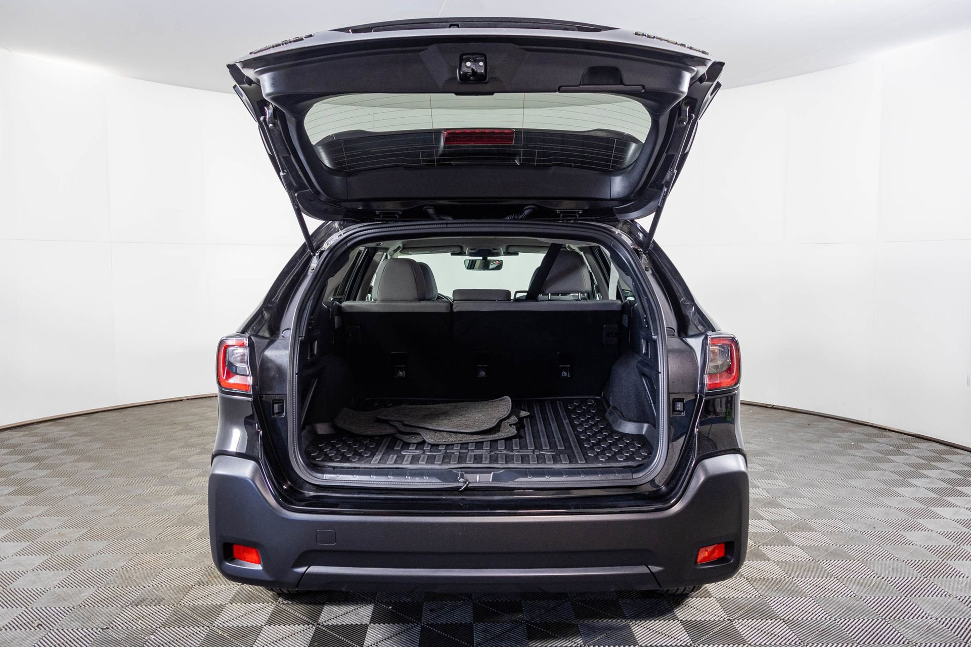 Used 2024 Subaru Outback Premium image 38