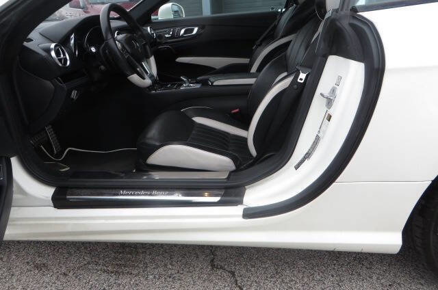 Used 2015 Mercedes-Benz SL 550 image 12