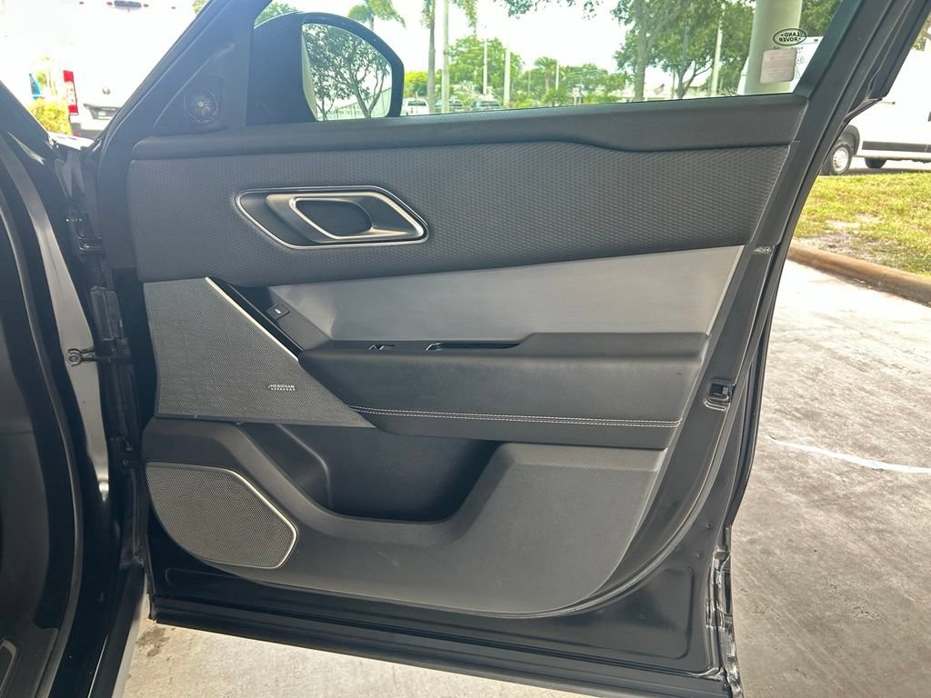 Used 2019 Land Rover Range Rover Velar R-Dynamic SE AWD/4WD image 31