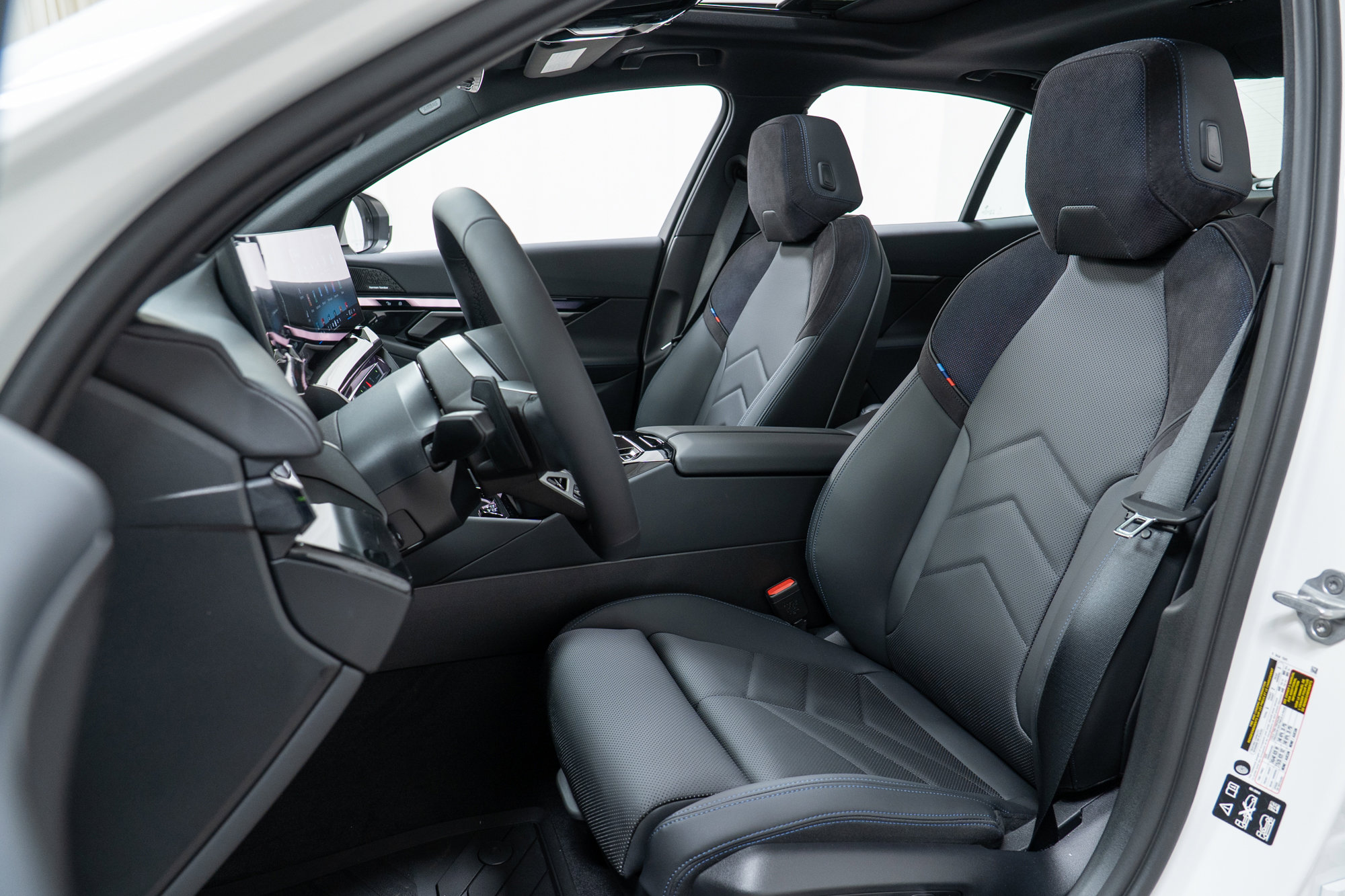 New 2026 BMW 530i xDrive w/ M Sport Package image 13