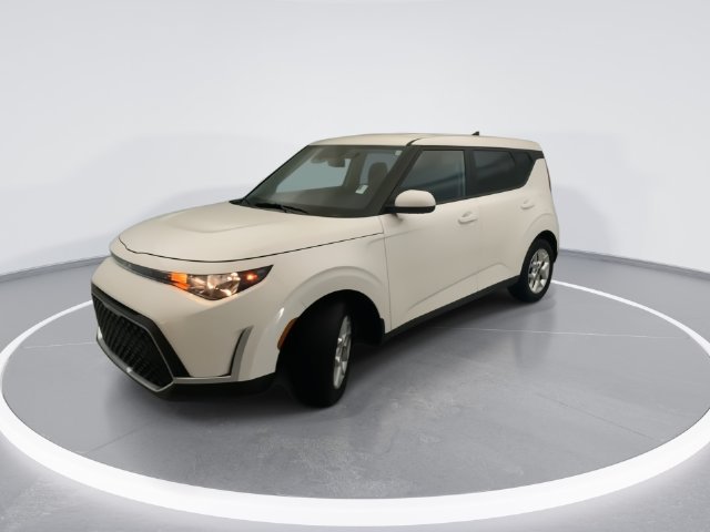 Used 2023 Kia Soul LX w/ Option Group 015 FWD image 2