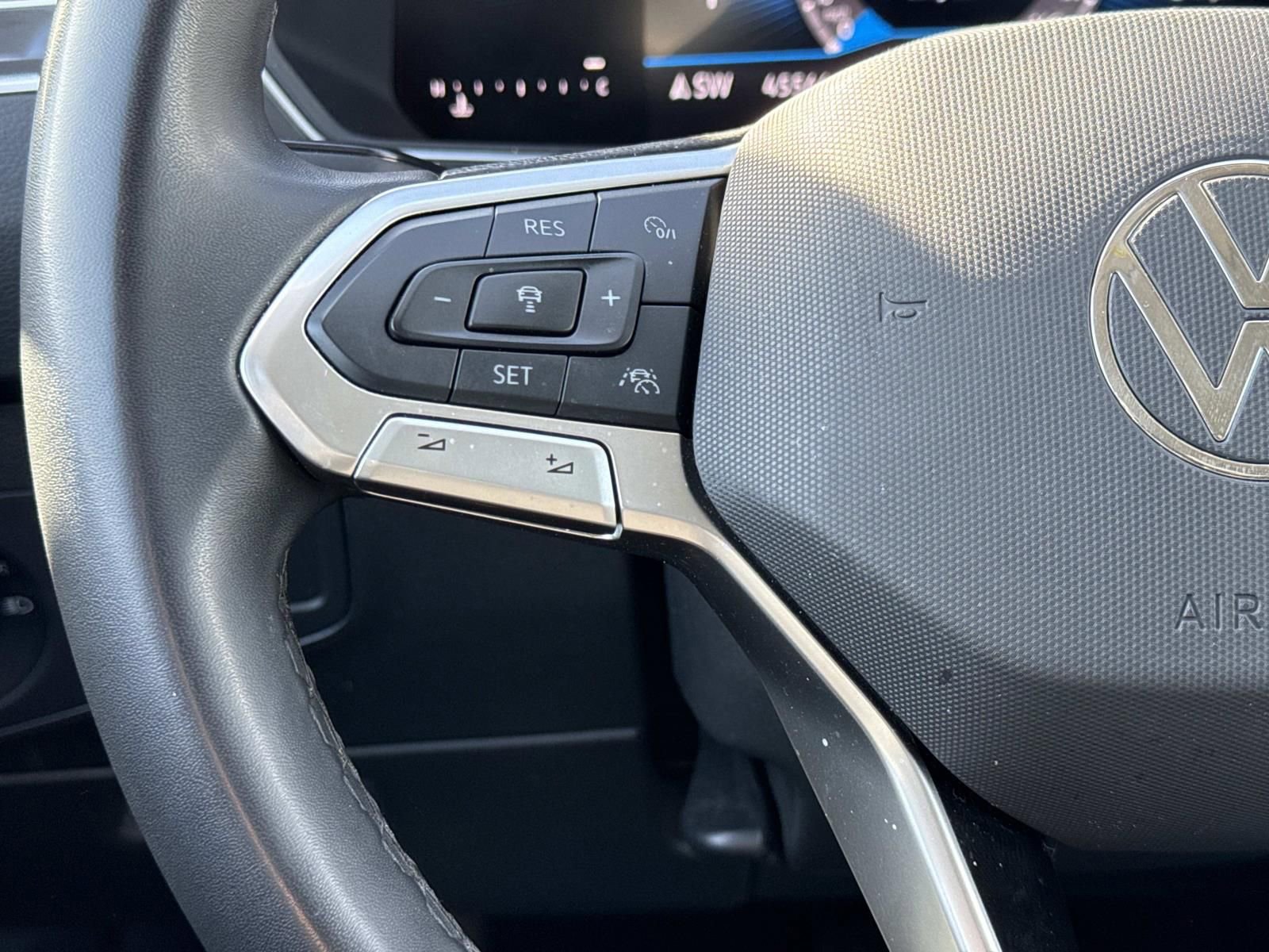 Used 2024 Volkswagen Tiguan SE image 14