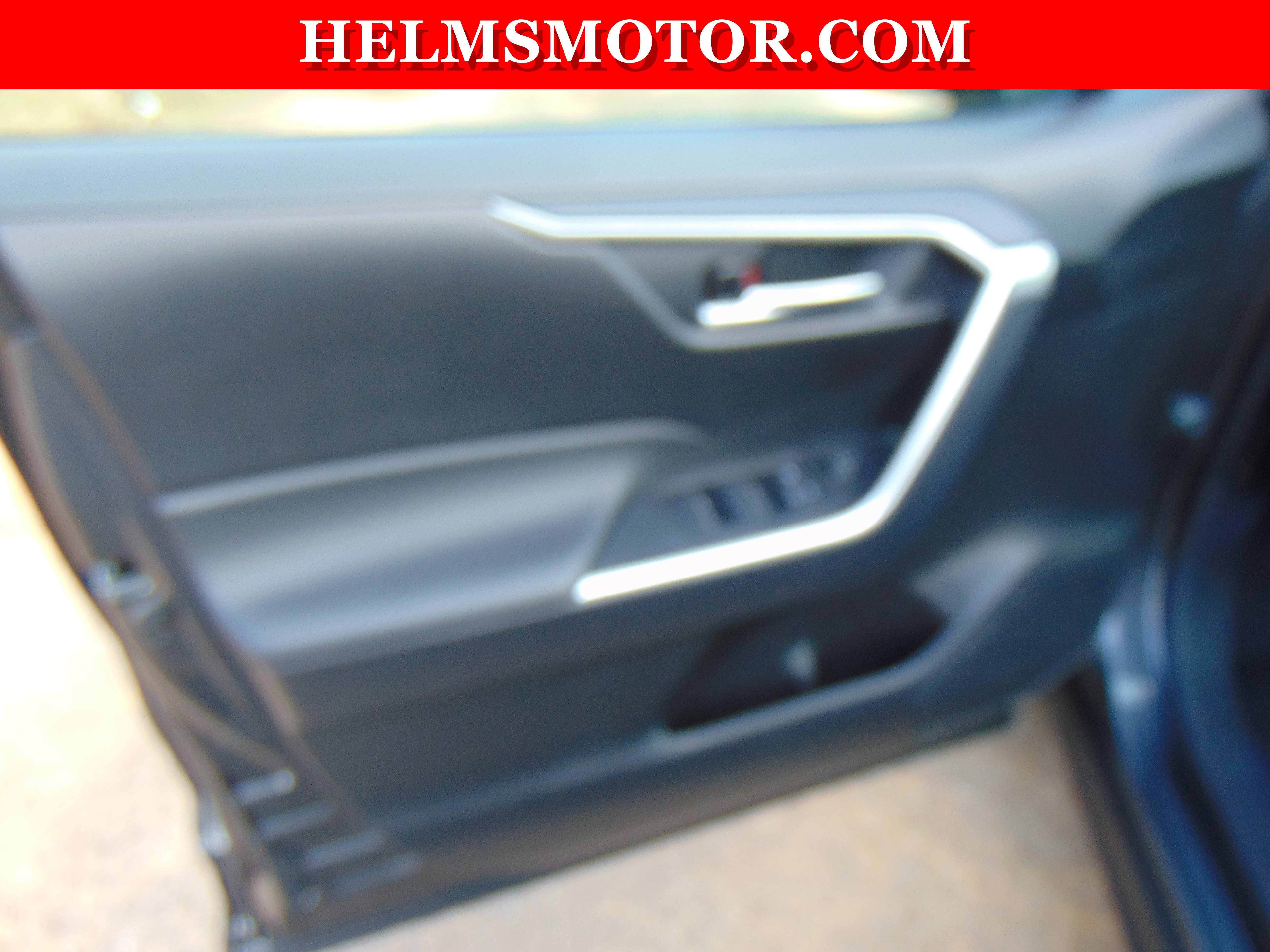 Used 2025 Toyota RAV4 XLE w/ Convenience Package image 20