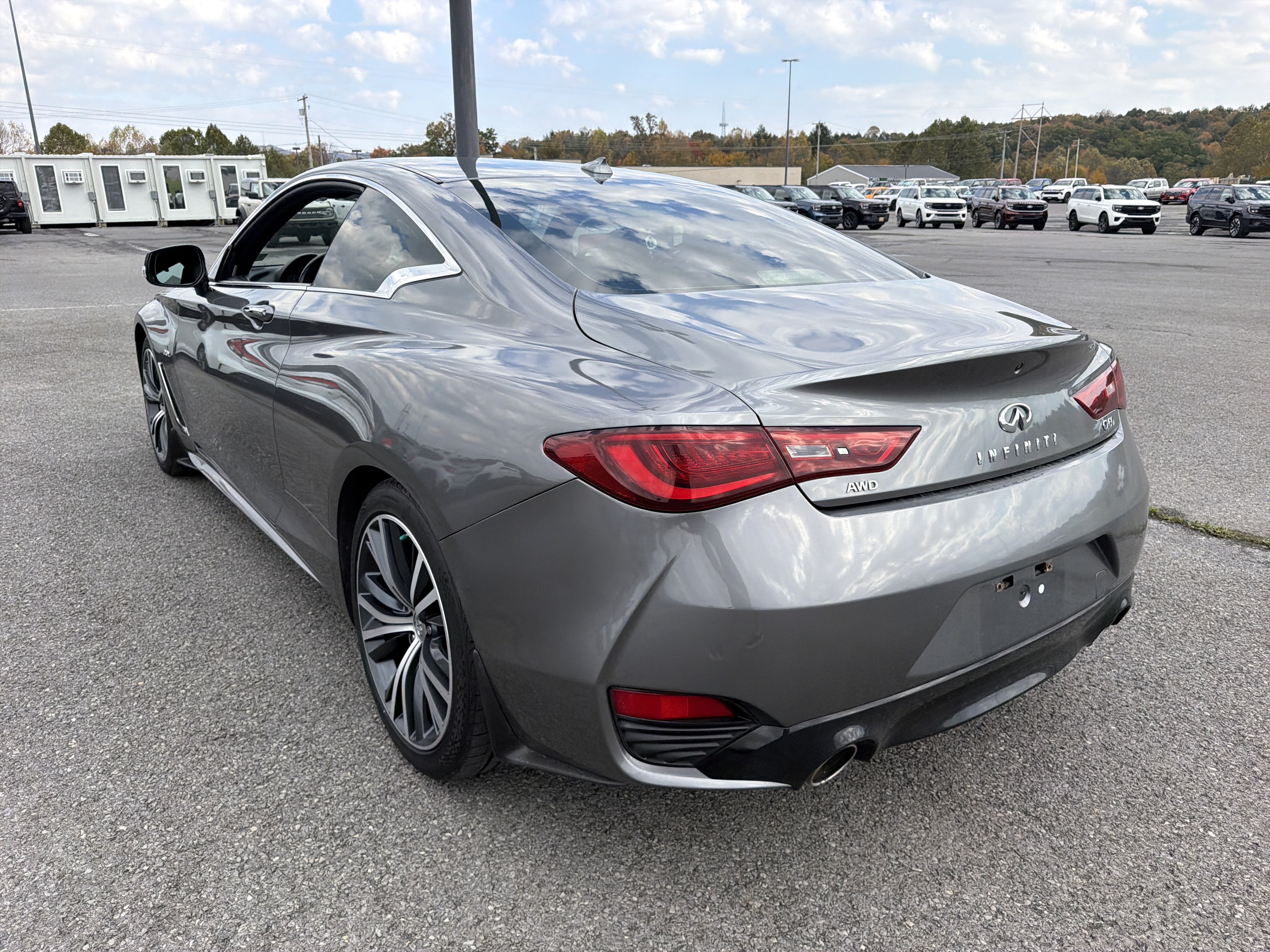 Used 2017 INFINITI Q60 2.0t w/ Premium Plus Package 2.0T AWD/4WD image 6