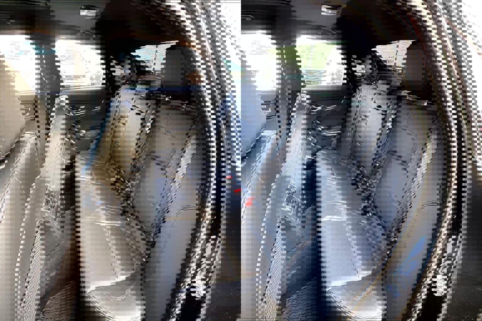 Used 2022 Jaguar XF SE image 28