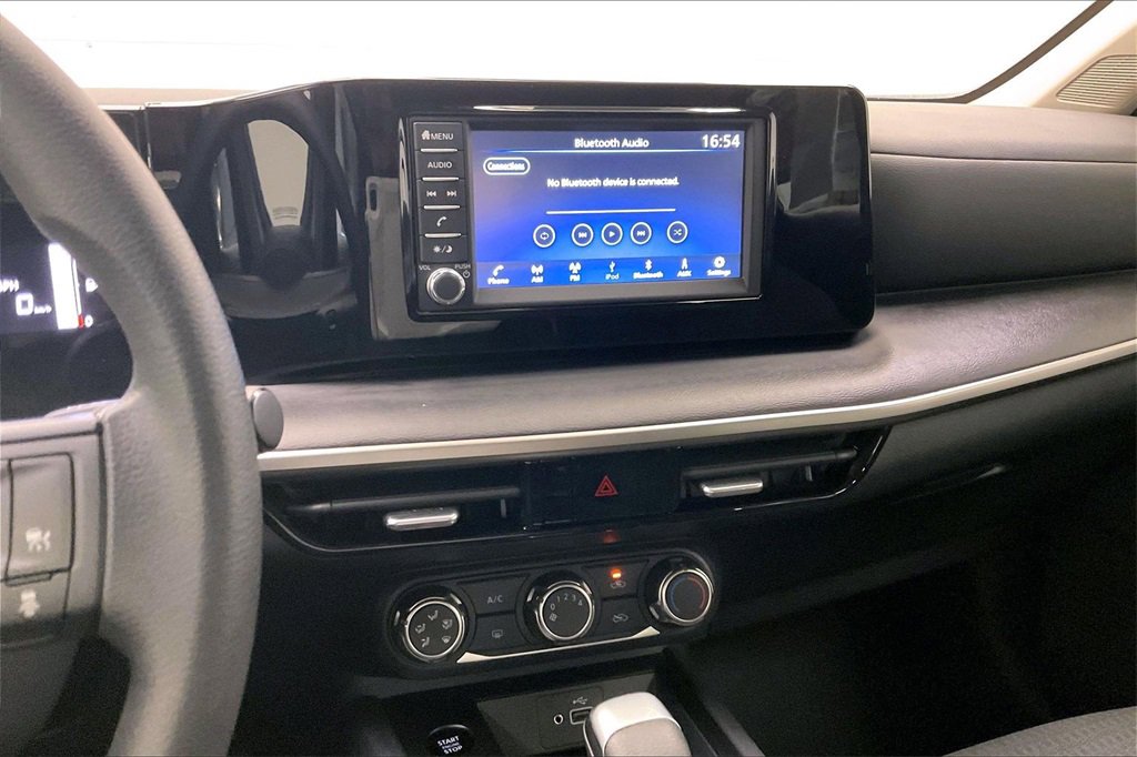 Certified 2025 Nissan Kicks S image 5