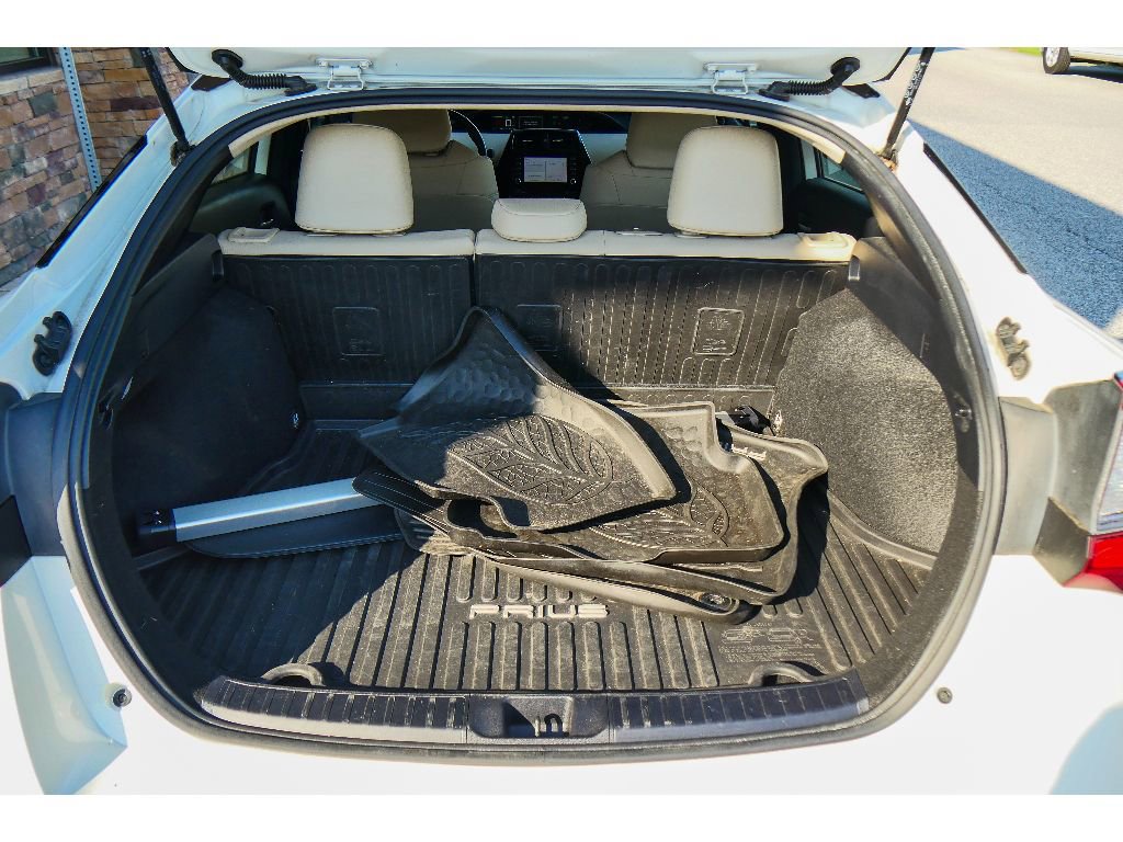 Used 2020 Toyota Prius XLE AWD/4WD image 26