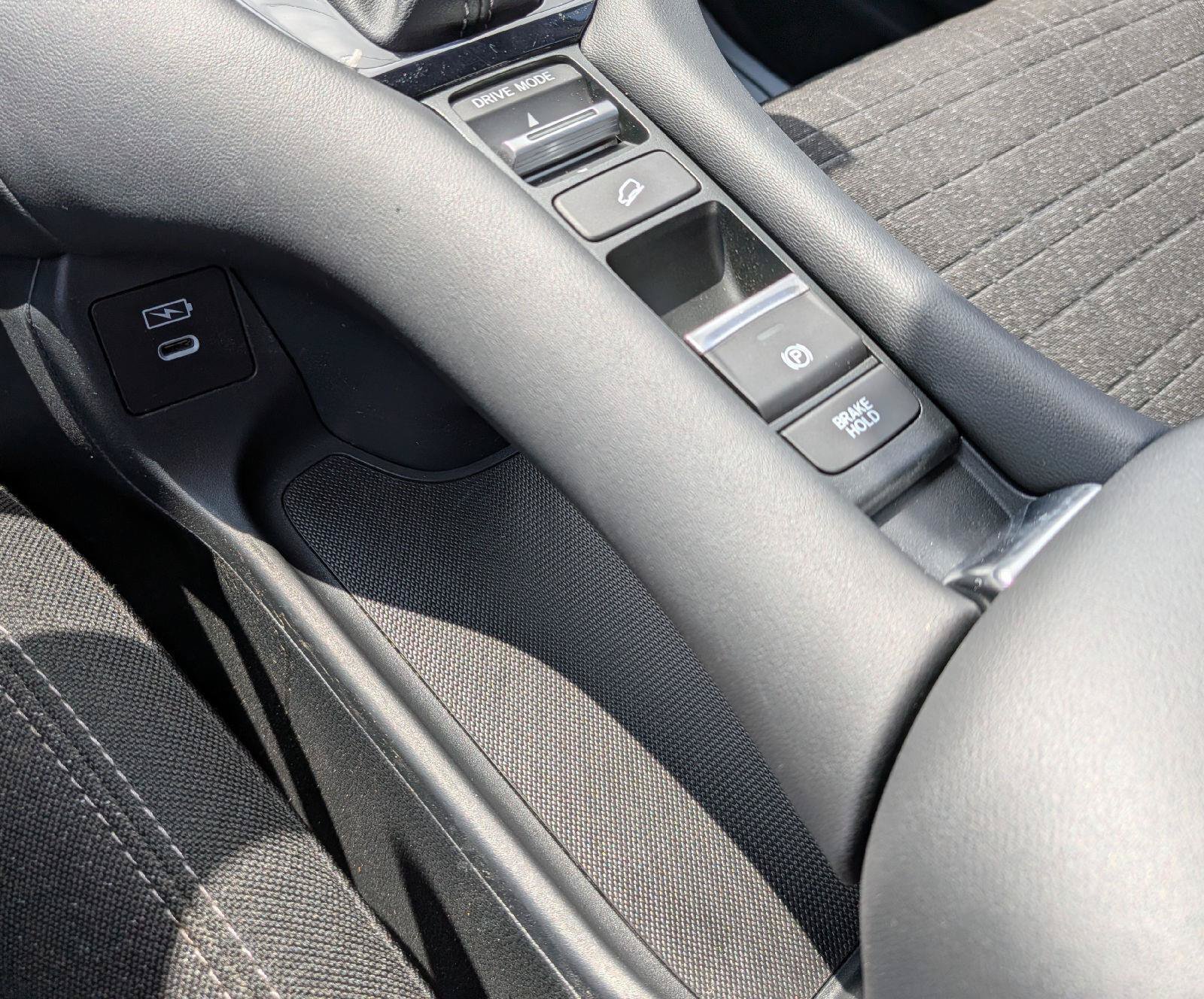 Certified 2025 Honda HR-V LX image 17