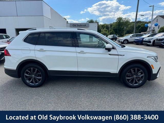 Certified 2023 Volkswagen Tiguan SE w/ Panoramic Sunroof Package AWD/4WD image 4