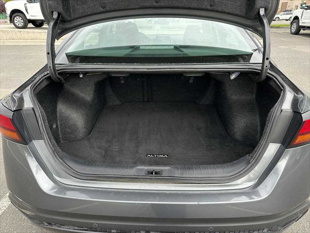 Used 2024 Nissan Altima 2.5 SV image 14